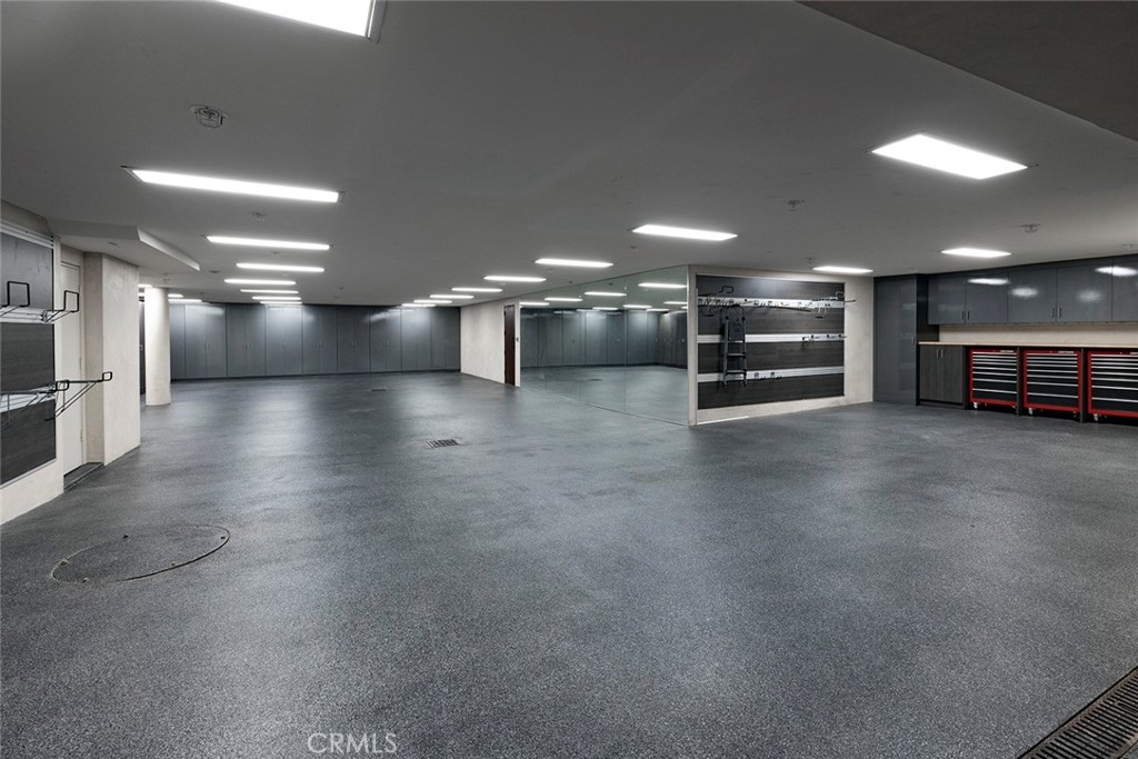 9 Sailcrest Newport Coast, CA 92657 - Photo 33 of 37 a view of a room with gym equipment