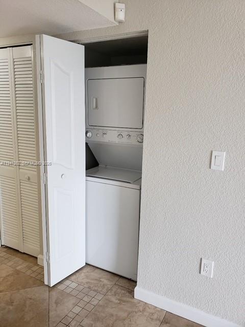 445 Southwest 11th Street, Unit 404 Miami, FL 33130 - Photo 13 of 13 a utility room with dryer and washer