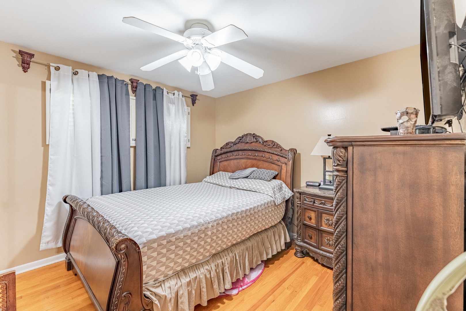 433 Cherry Hill Drive Addison, IL 60101 - Photo 9 of 35