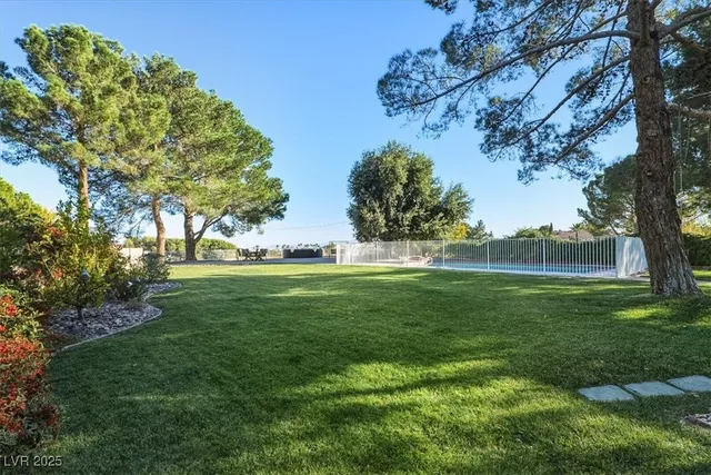 $1,325,000 | 2940 Crystal Bay Drive, Las Vegas, NV 89117