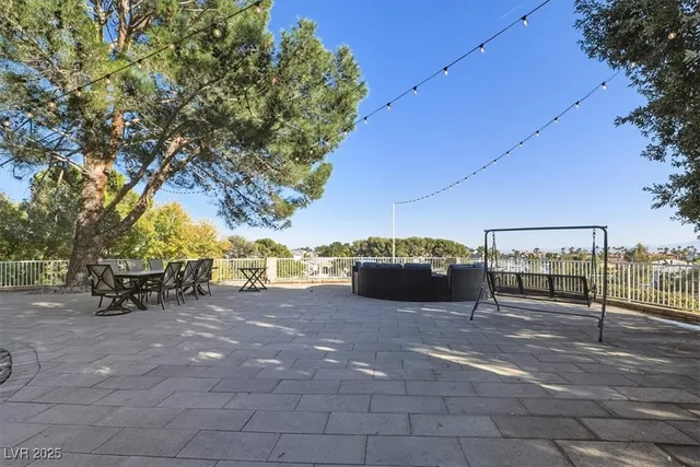 $1,325,000 | 2940 Crystal Bay Drive, Las Vegas, NV 89117