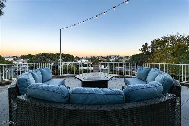 $1,325,000 | 2940 Crystal Bay Drive, Las Vegas, NV 89117