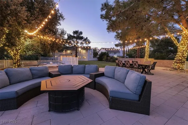 $1,325,000 | 2940 Crystal Bay Drive, Las Vegas, NV 89117