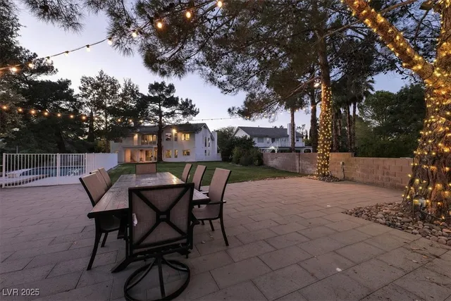 $1,325,000 | 2940 Crystal Bay Drive, Las Vegas, NV 89117