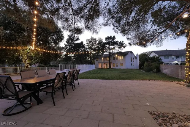 $1,325,000 | 2940 Crystal Bay Drive, Las Vegas, NV 89117