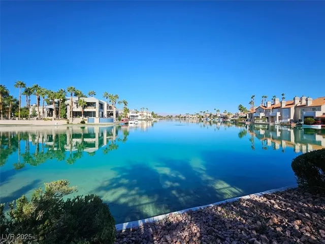 $1,325,000 | 2940 Crystal Bay Drive, Las Vegas, NV 89117