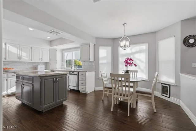 $1,325,000 | 2940 Crystal Bay Drive, Las Vegas, NV 89117