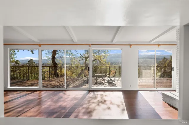 $10,000 | 121 Knoll Place, St. Helena, CA 94574