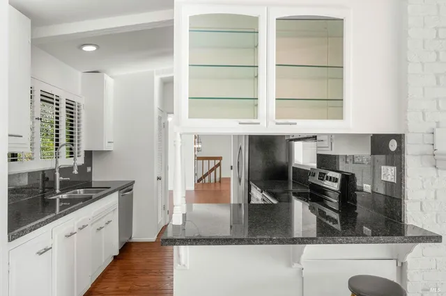 $10,000 | 121 Knoll Place, St. Helena, CA 94574