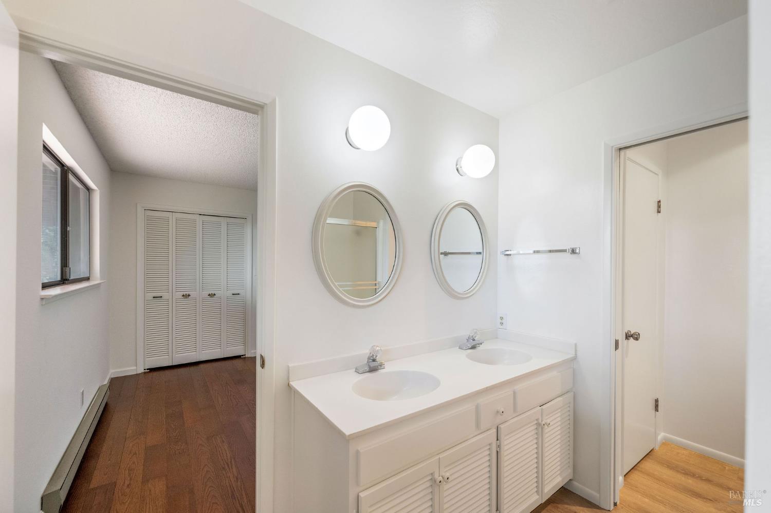 121 Knoll Place St. Helena, CA 94574 - Photo 41 of 54 Full Bath for Bedrooms 3 & 4