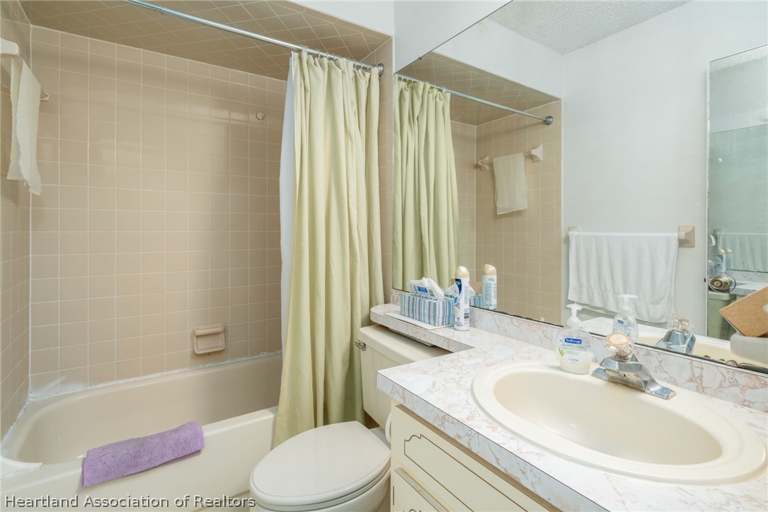 4722 Granada Boulevard Sebring, FL 33872 - Photo 10 of 11 a bathroom with a sink toilet and shower