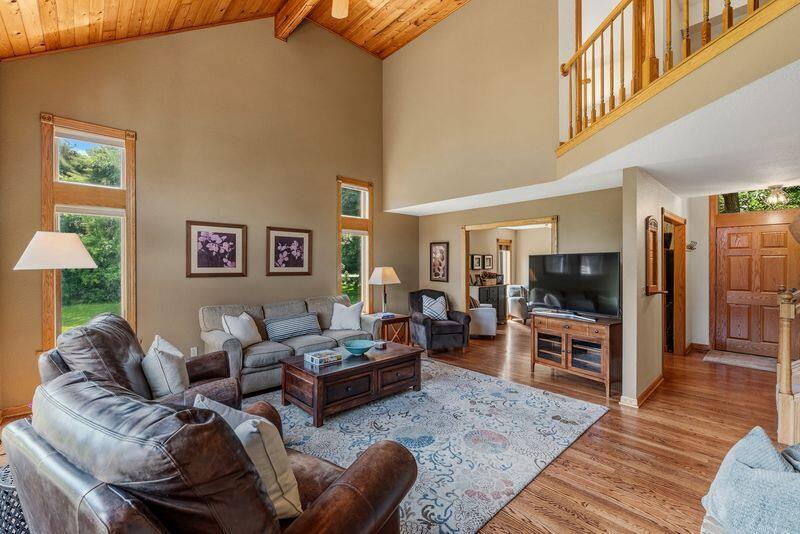 960 South Wayfare Trail Summit, WI 53066 - Photo 6 of 55 Living Room