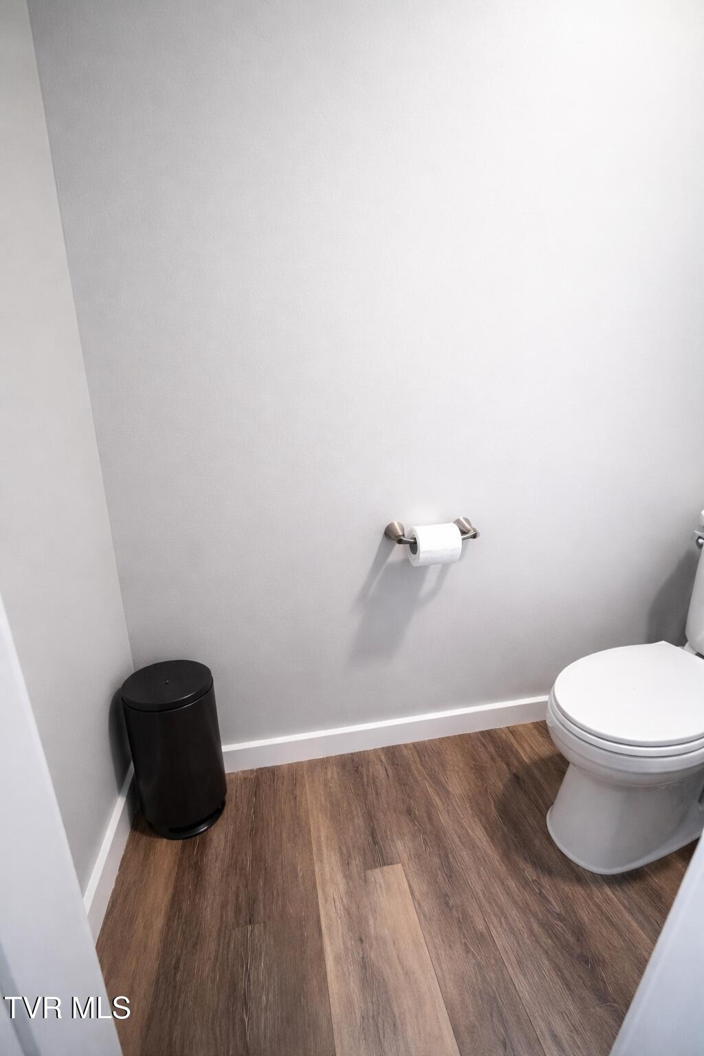 115 Beechnut Street, Unit H7 Johnson City, TN 37601 - Photo 14 of 18 upstairs bathroom