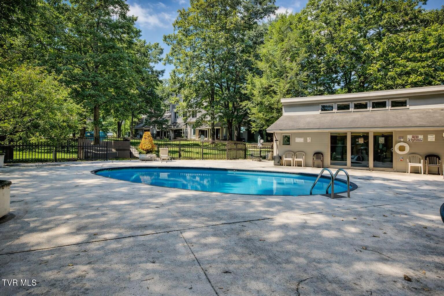 115 Beechnut Street, Unit H7 Johnson City, TN 37601 - Photo 18 of 18 pool area