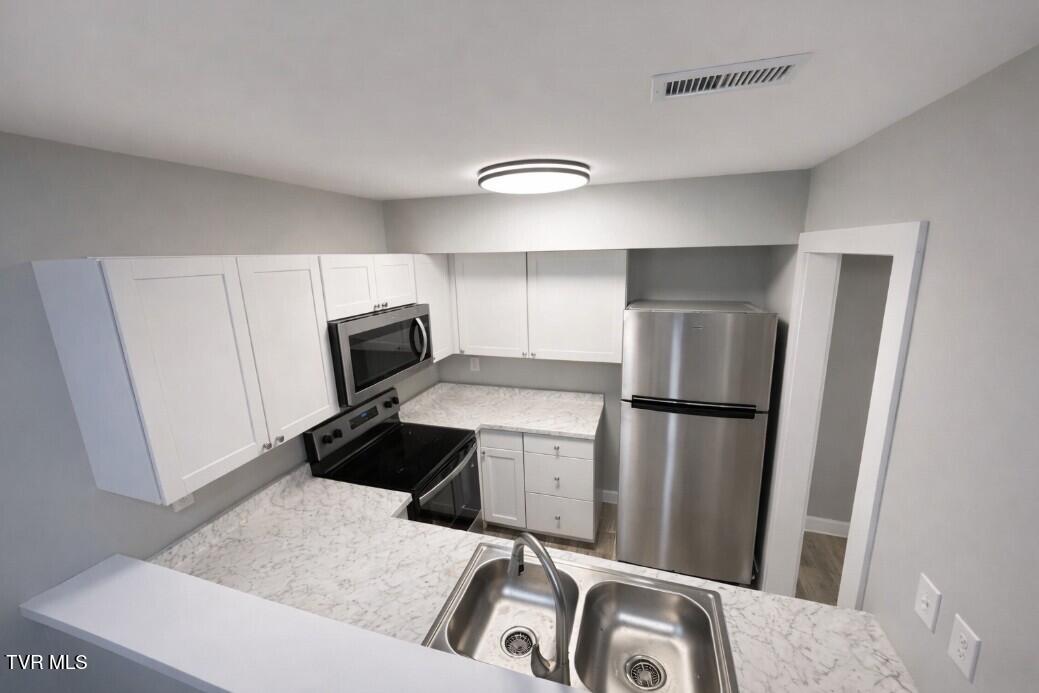115 Beechnut Street, Unit H7 Johnson City, TN 37601 - Photo 5 of 18 beechnut kitchen
