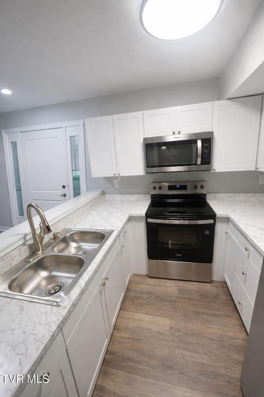 115 Beechnut Street, Unit H7 Johnson City, TN 37601 - Photo 6 of 18 Kitchen