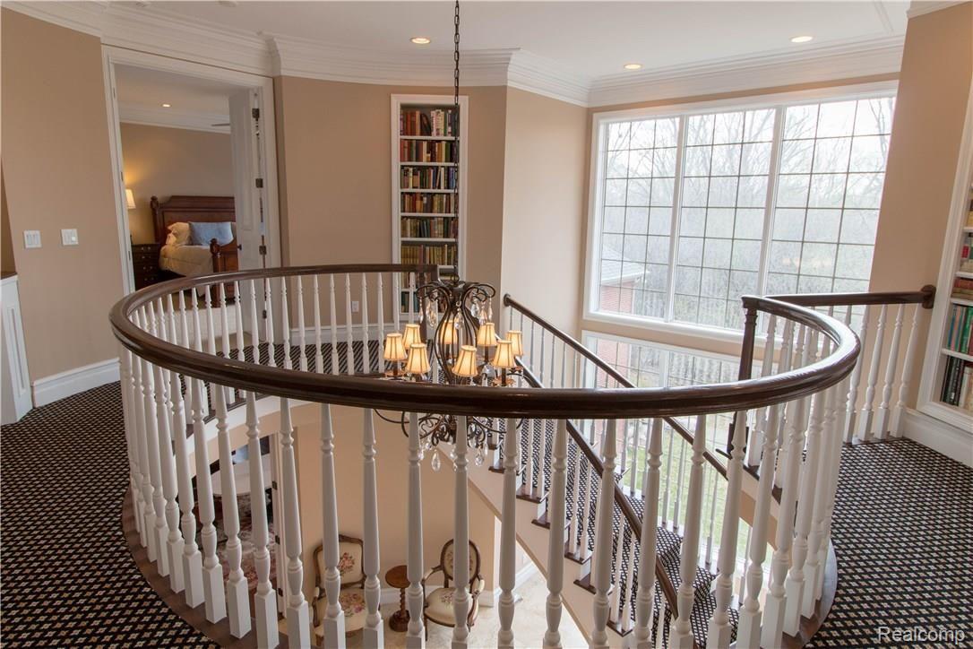 175 Devon Road Bloomfield Hills, MI 48302 - Photo 26 of 38 Upper hallway