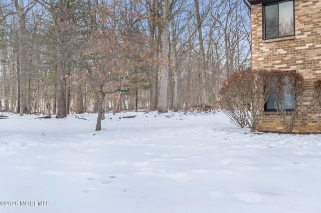 $2,300 | 160 Cross Slope Court, Unit J, Manalapan, NJ 07726