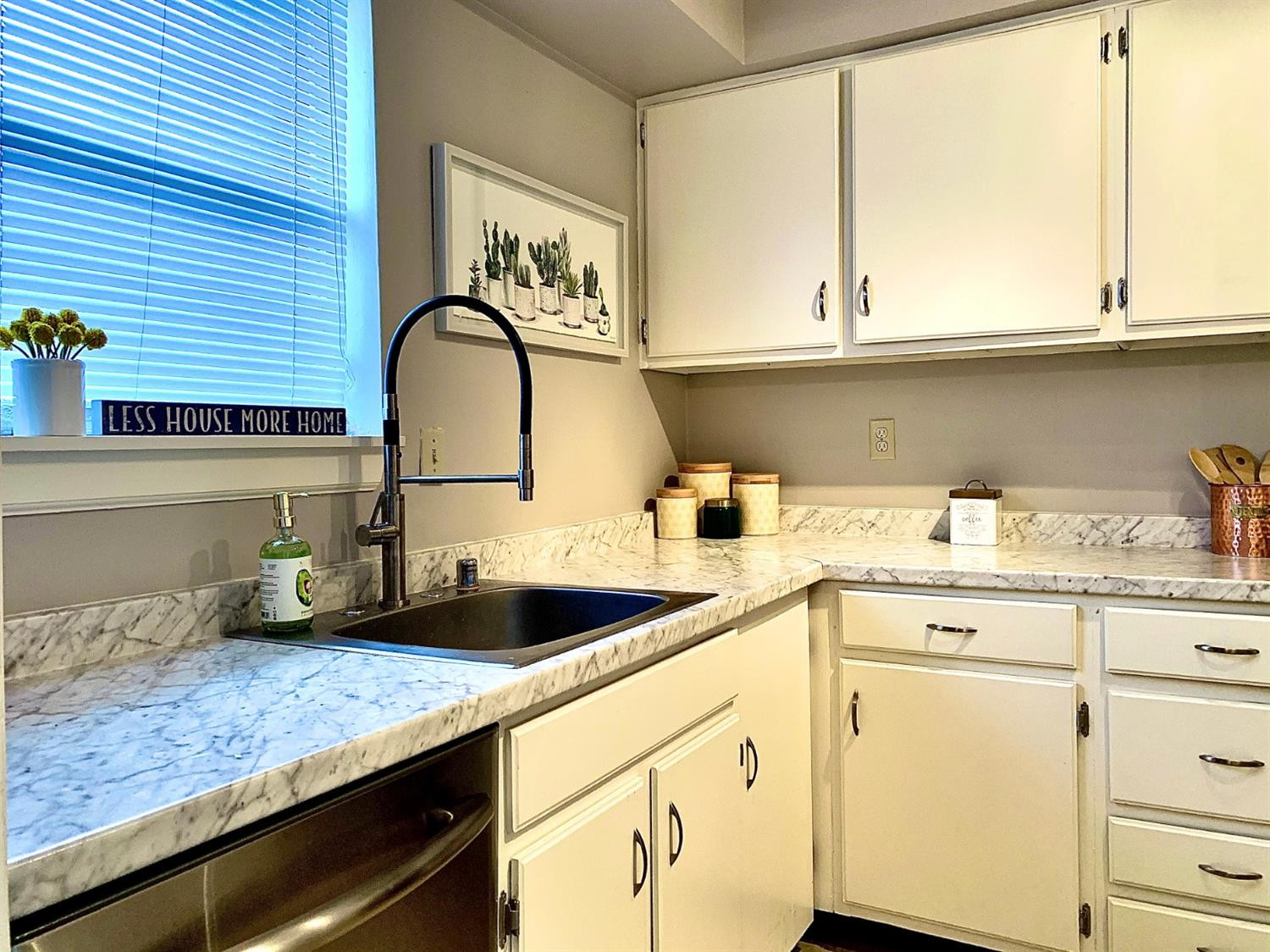 421 Redding Road, Unit 103 Lexington, KY 40517 - Photo 25 of 58 Photo 25