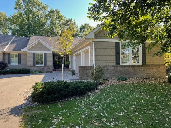 $819,000 | 10013 Waterfront Drive, Woodbury, MN 55129