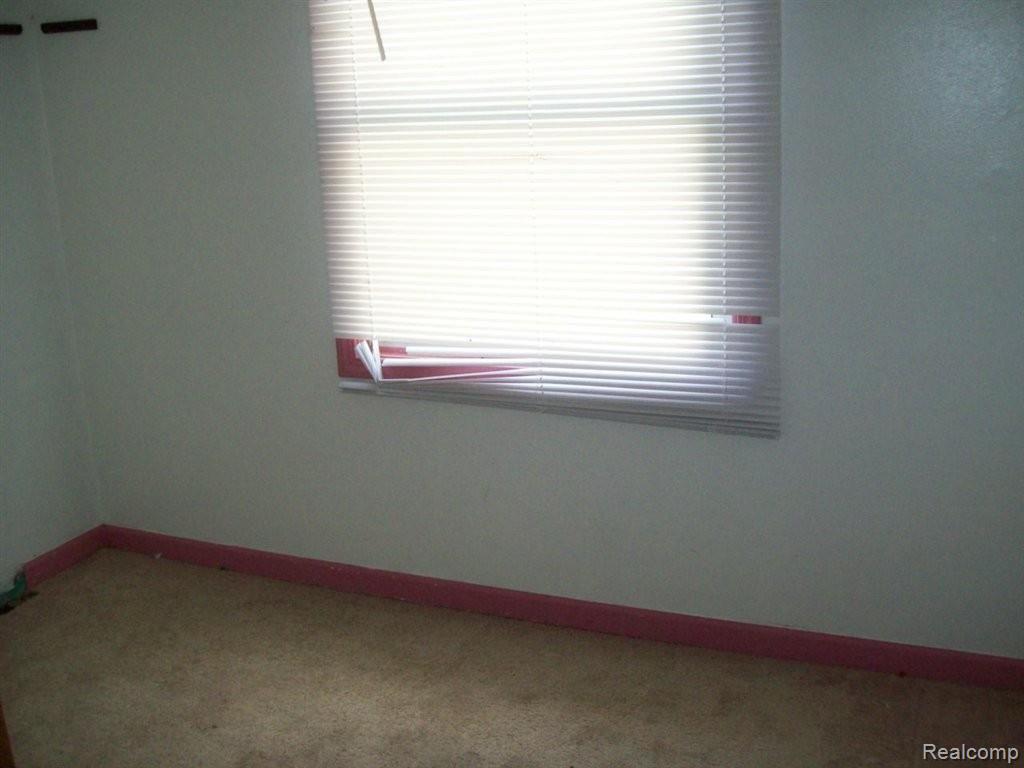 11368 Maxwell Avenue Warren, MI 48089 - Photo 8 of 15 100_3515.JPG