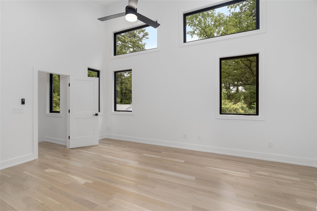 1600 Glendale Avenue Durham, NC 27701 - Photo 19 of 29 an empty room with windows and closet