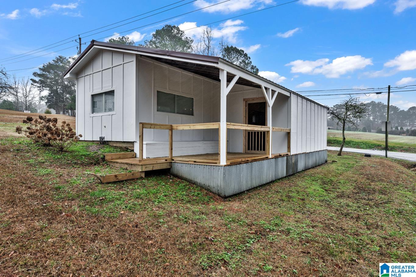 305 Estes Circle Oneonta, AL 35121 - Photo 2 of 21