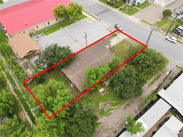 a view of a tennis court