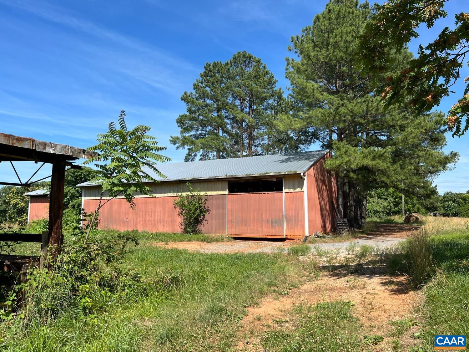 1358 South Coolwell Road Madison Heights, VA 24572 - Photo 15 of 27 a backyard of a house with lots of green space