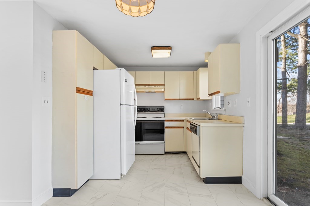 15 Victoria Heights Road, Unit 15 Boston, MA 02136 - Photo 7 of 25 Gallery Image 7