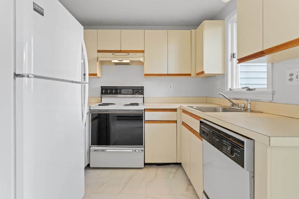 15 Victoria Heights Road, Unit 15 Boston, MA 02136 - Photo 9 of 25 Gallery Image 9