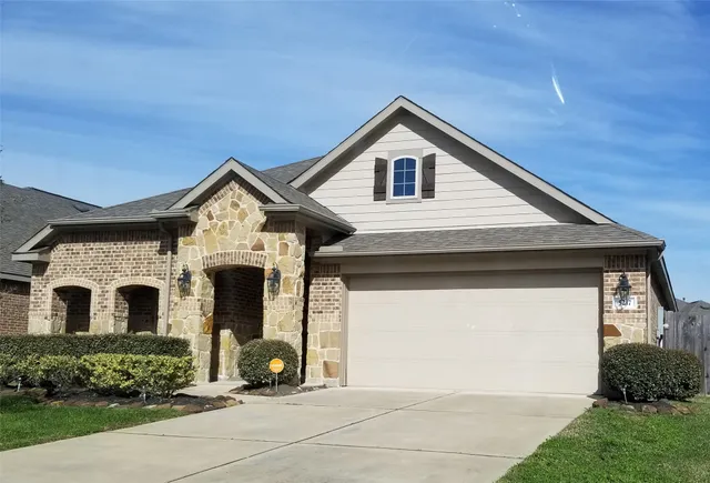 $2,300 | 5217 Green Heath Lane, Rosharon, TX 77583