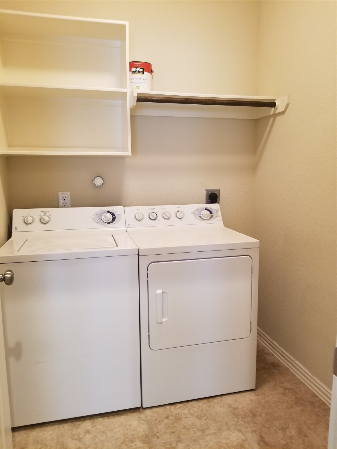 5217 Green Heath Lane Rosharon, TX 77583 - Photo 17 of 18 a utility room with dryer and washer