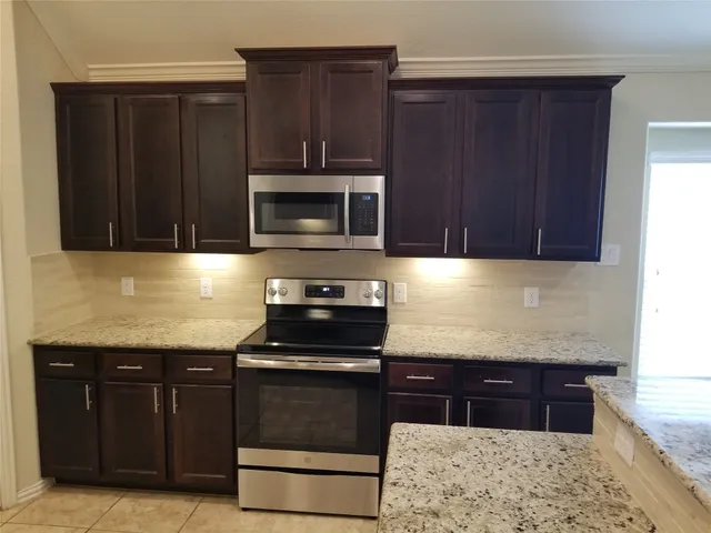 $2,300 | 5217 Green Heath Lane, Rosharon, TX 77583