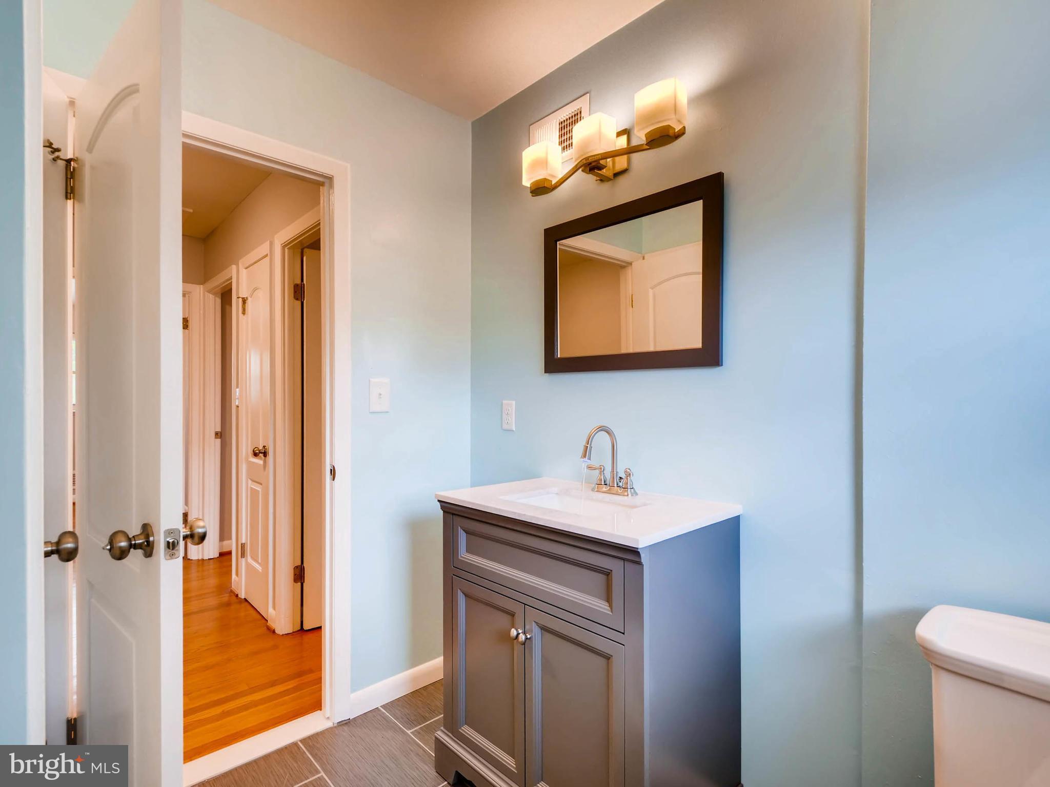 613 Queensgate Road Baltimore, MD 21229 - Photo 19 of 30 Bathroom