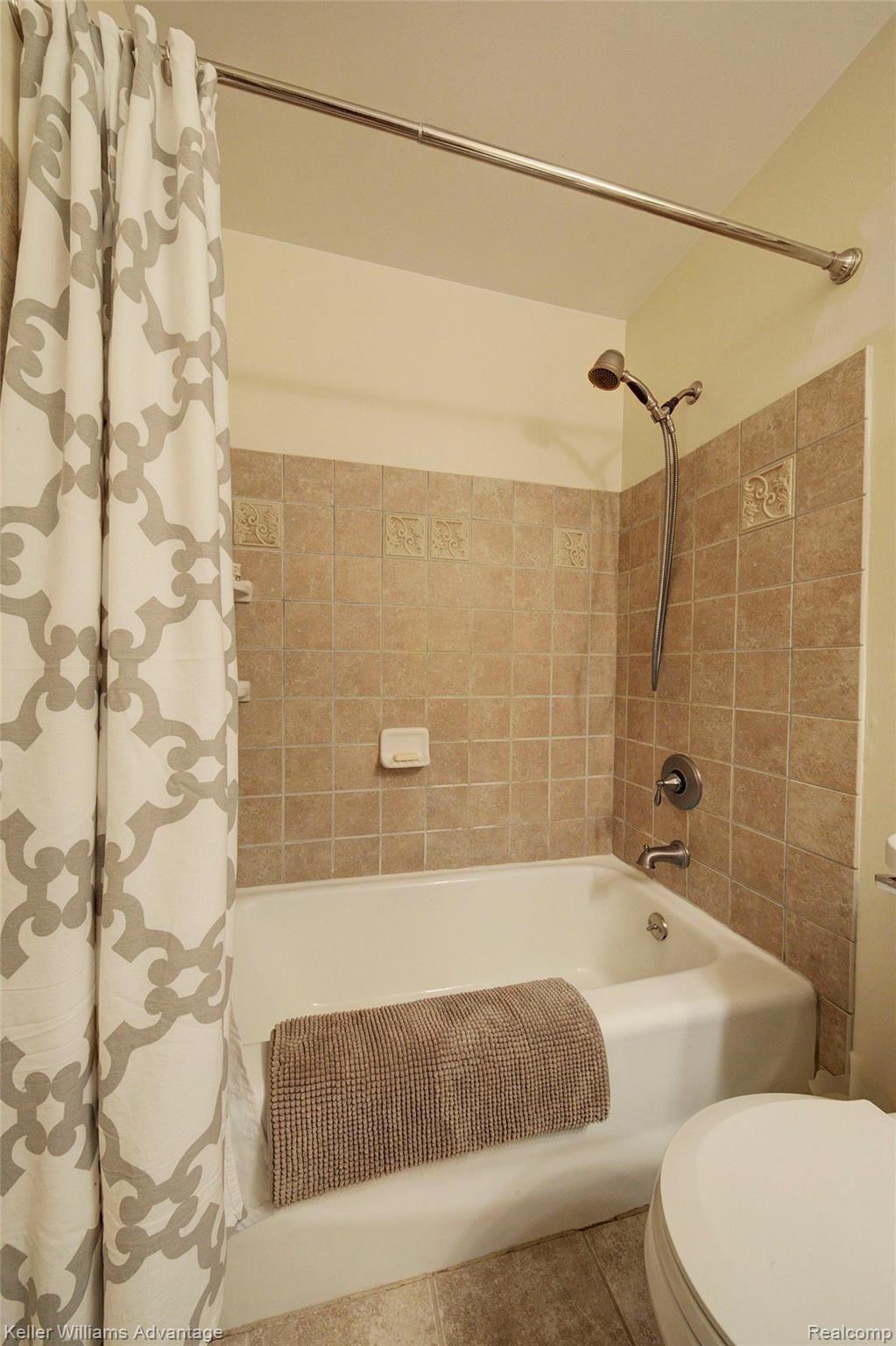 8134 Earhart Road South Lyon, MI 48178 - Photo 29 of 43 4H8A1657_8_9.jpg