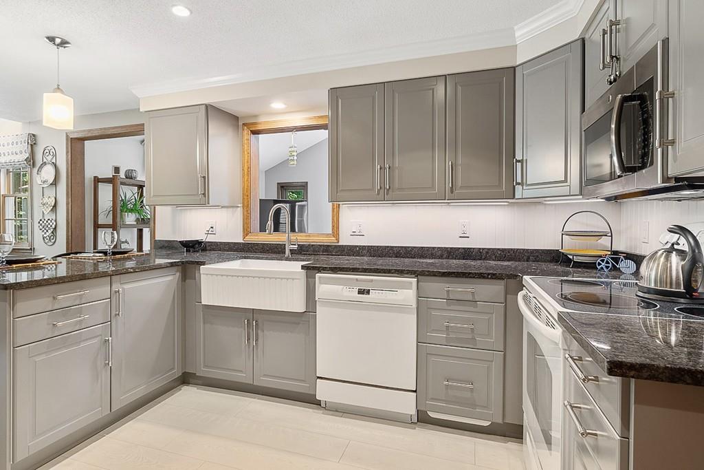 6 Countryside Road Pepperell, MA 01463 - Photo 3 of 23 Gallery Image 3