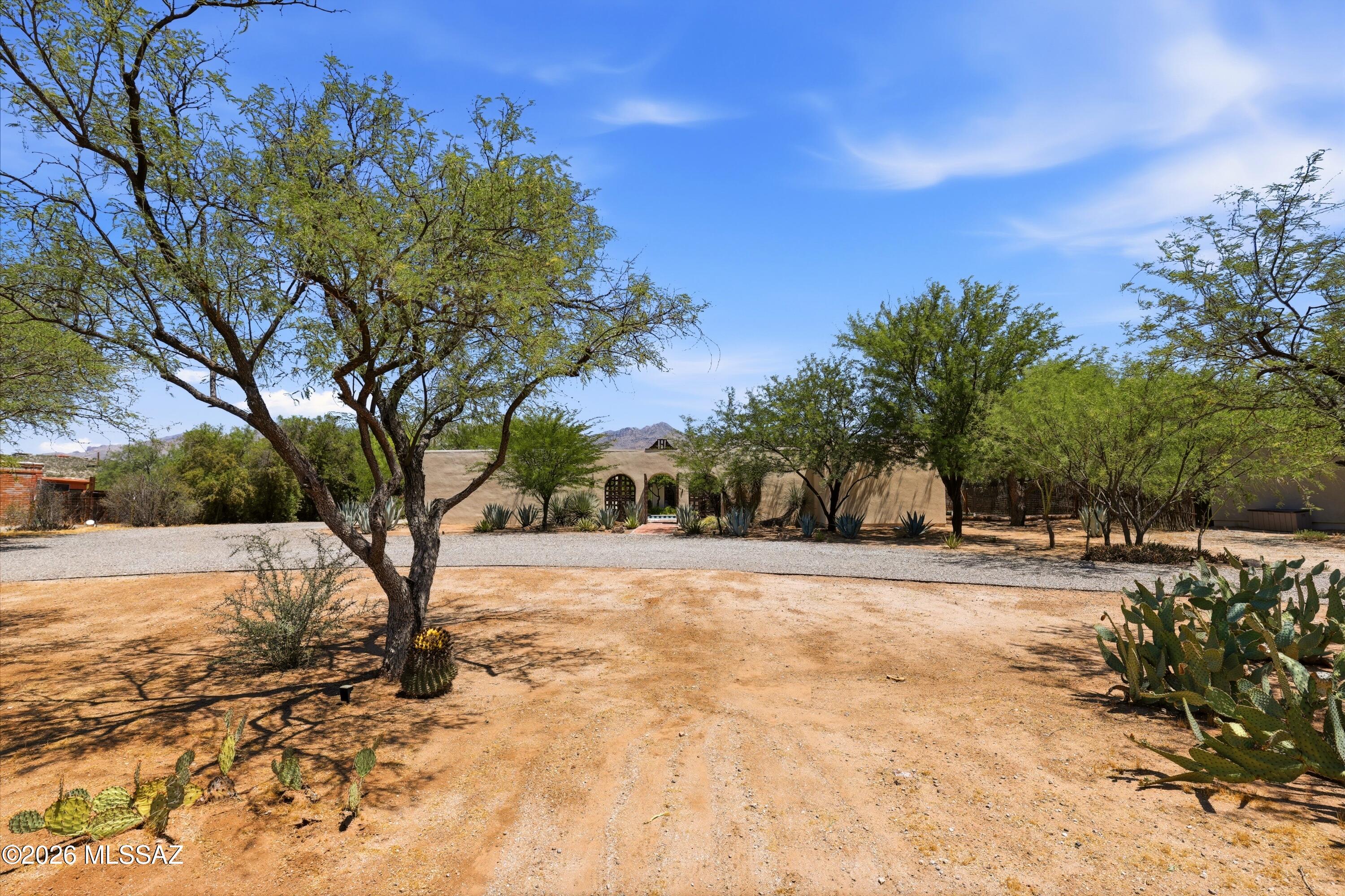 3945 North Bear Canyon Road Tucson, AZ 85749 - Photo 5 of 51
