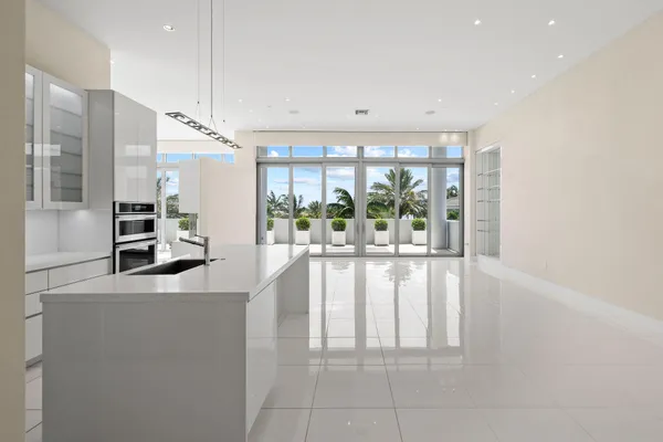 $2,350,000 | 2 Water Club Way, Unit 301, North Palm Beach, FL 33408