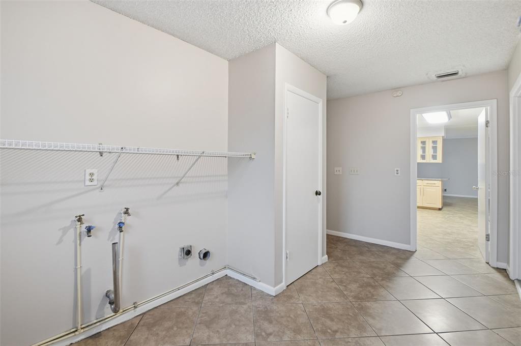 1534 Lagoon Road Lakeland, FL 33803 - Photo 34 of 40