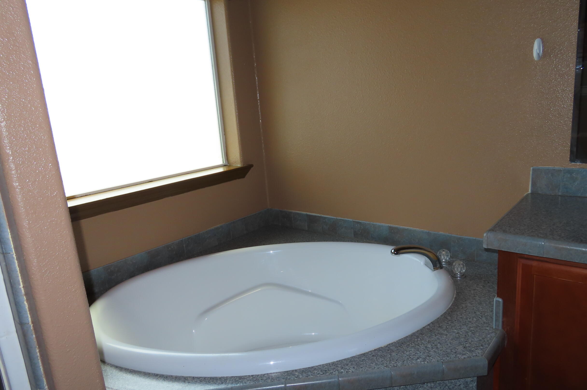 57752 North Oil Dri Road Silver Lake, OR 97638 - Photo 14 of 33 Soaking Tub
