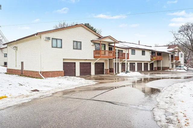 $124,900 | 4004 Foss Road, Unit 101, St. Anthony, MN 55421