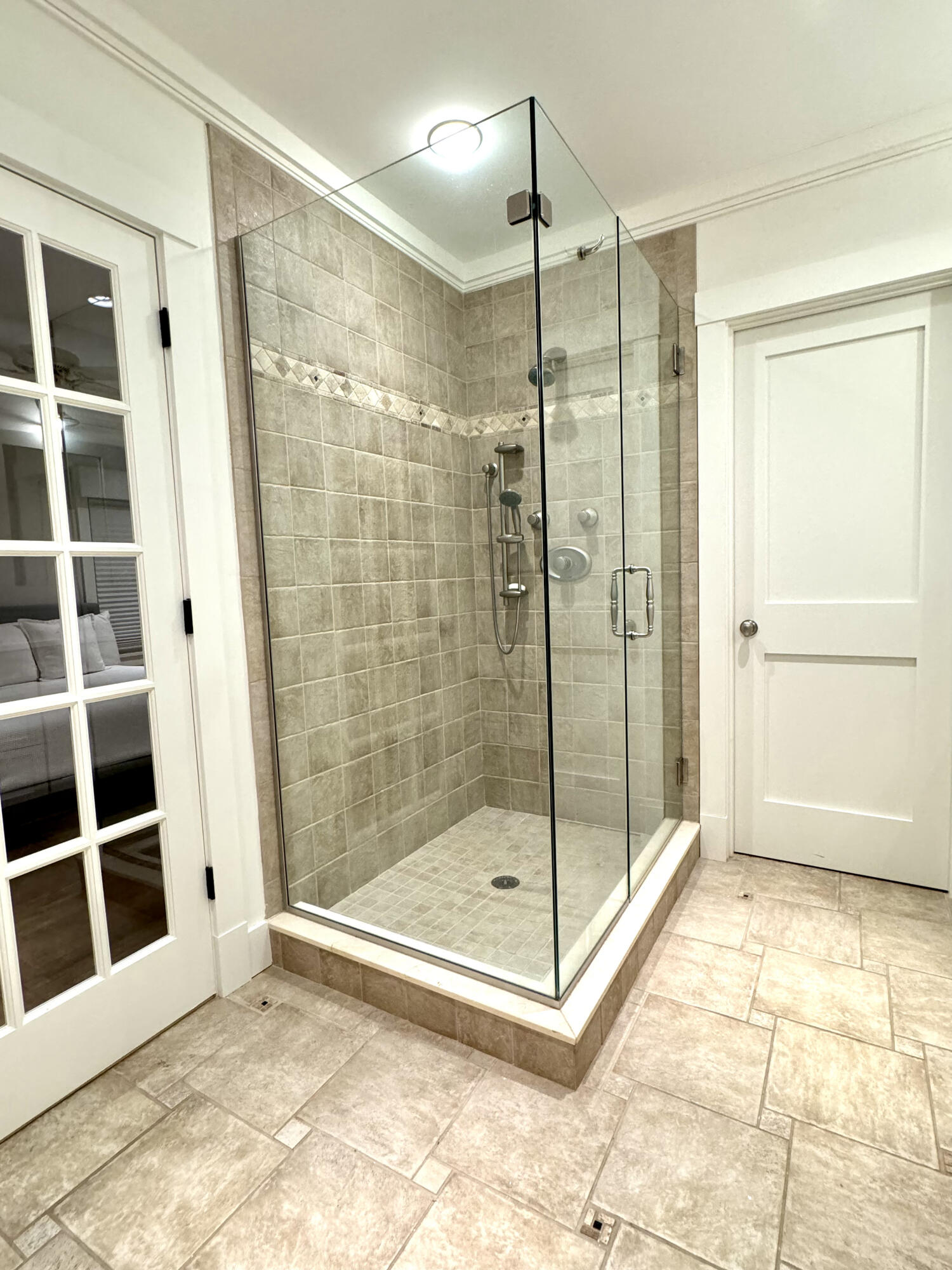 107 Summersea Road Mashpee, MA 02649 - Photo 13 of 29 a bathroom with a glass shower door