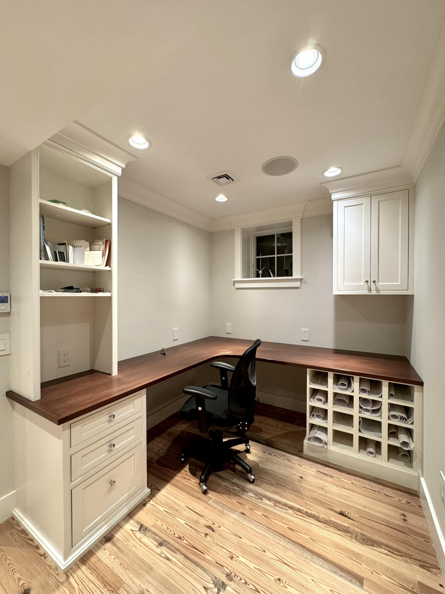 107 Summersea Road Mashpee, MA 02649 - Photo 19 of 29 a living room with a bed furniture and a window