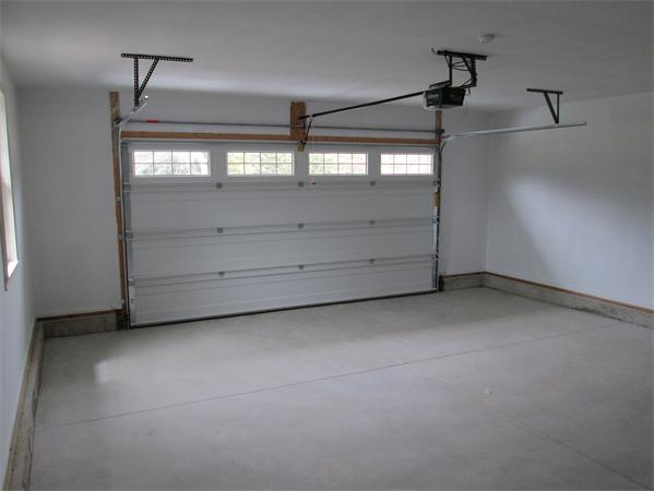 72 Glendale Road Southampton, MA 01073 - Photo 20 of 21 a view of a garage