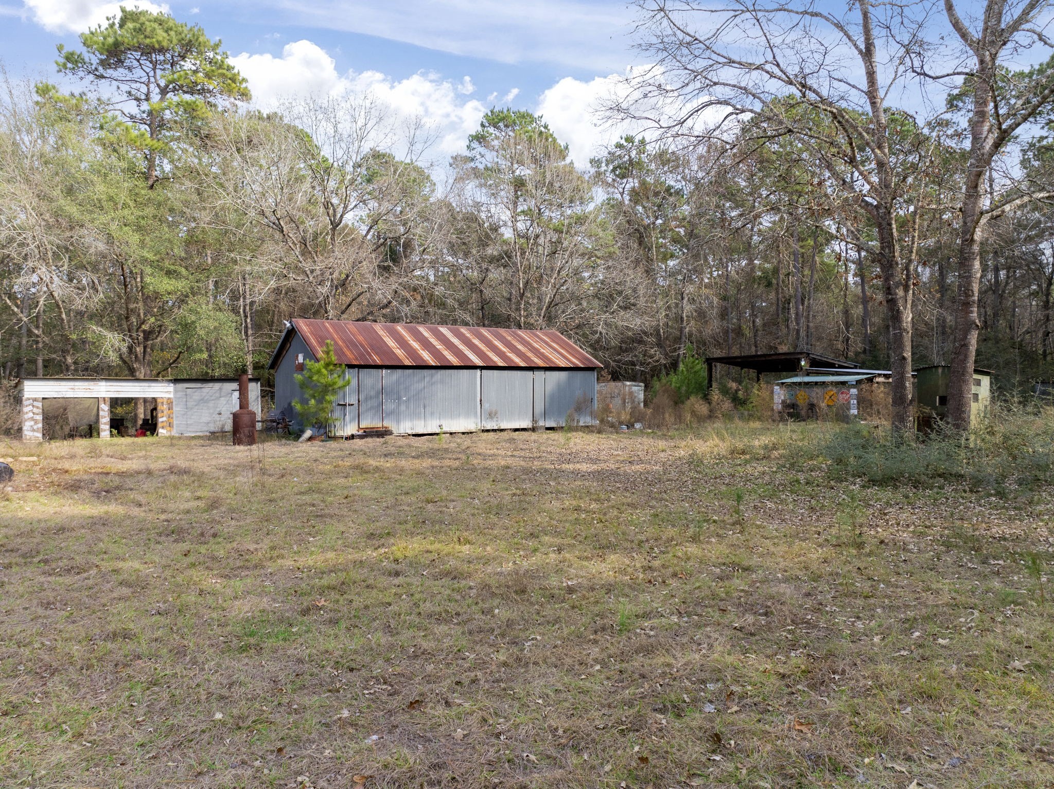 15547 Knotty Oaks Trail Magnolia, TX 77355 - Photo 4 of 11 a backyard of a house with table and chairs