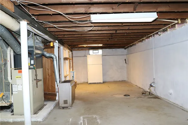 $1,975 | 175 English Road, Greece, NY 14616