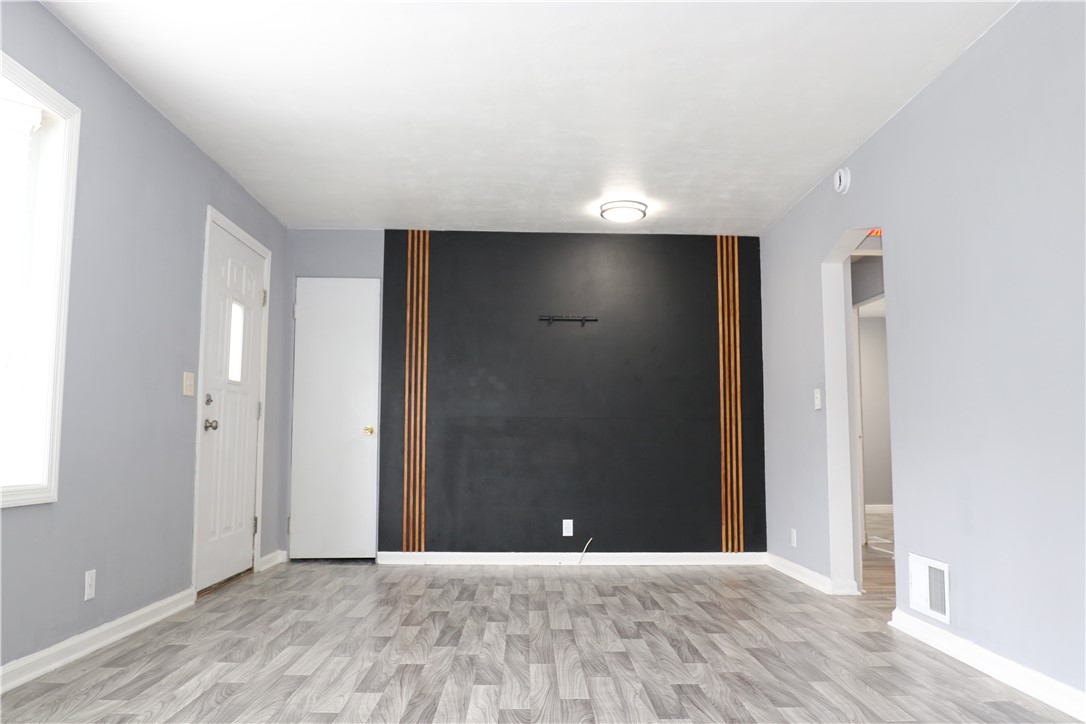 175 English Road Greece, NY 14616 - Photo 3 of 21