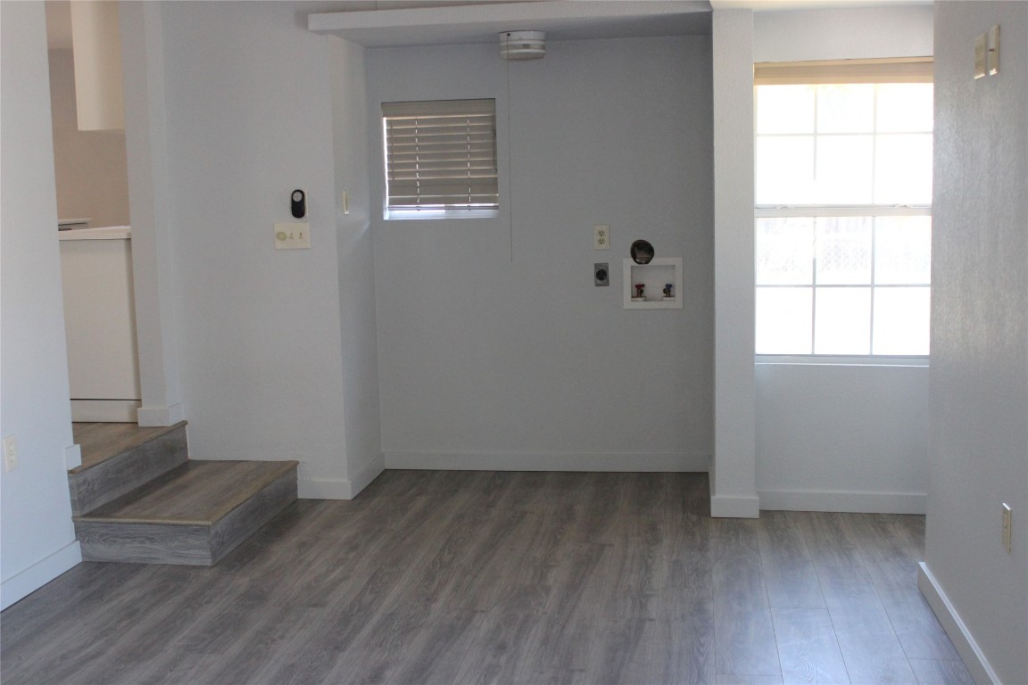 3300 Fritz Hughes Park Road Austin, TX 78732 - Photo 18 of 25 an empty room with wooden floor and windows