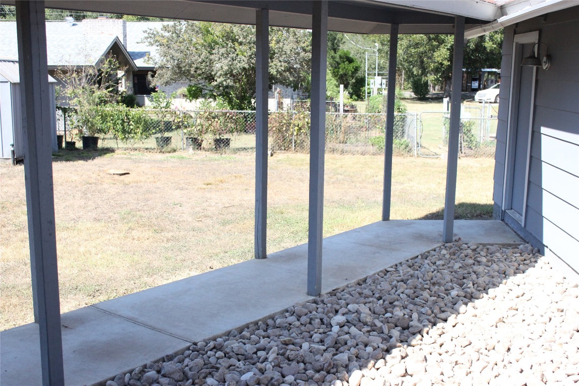 3300 Fritz Hughes Park Road Austin, TX 78732 - Photo 21 of 25 a view of ocean from a window